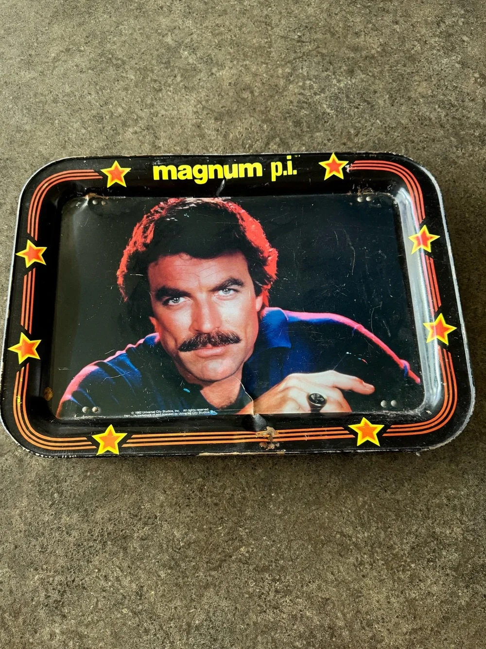 1982 Magnum P.I. Metal Folding Dinner Tray SUPER RARE Licensed TV Collectible